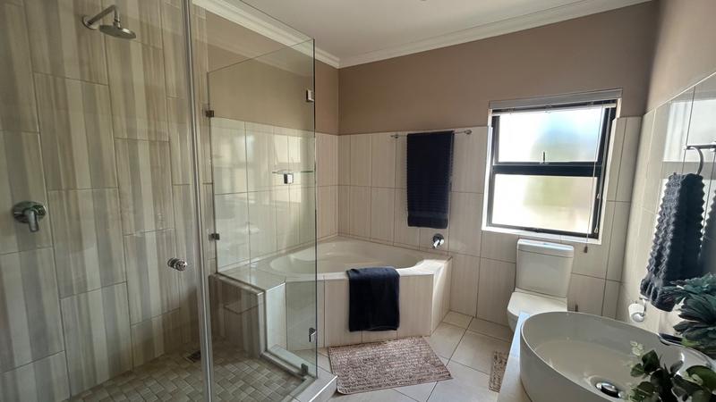 4 Bedroom Property for Sale in Pinnacle Point Golf Estate Western Cape